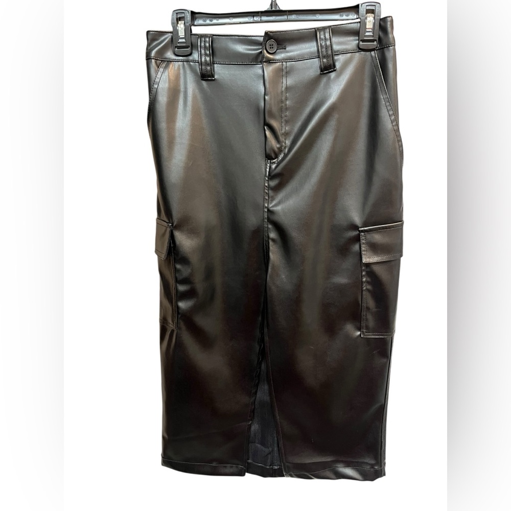 Black Faux Leather MIDI Cargo Skirt w/Slit - Medium